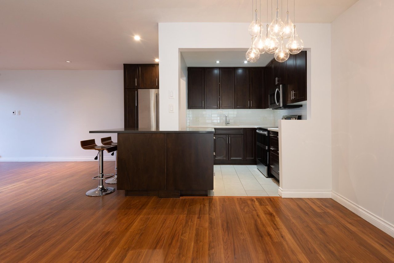 106-1082 W 8th Ave