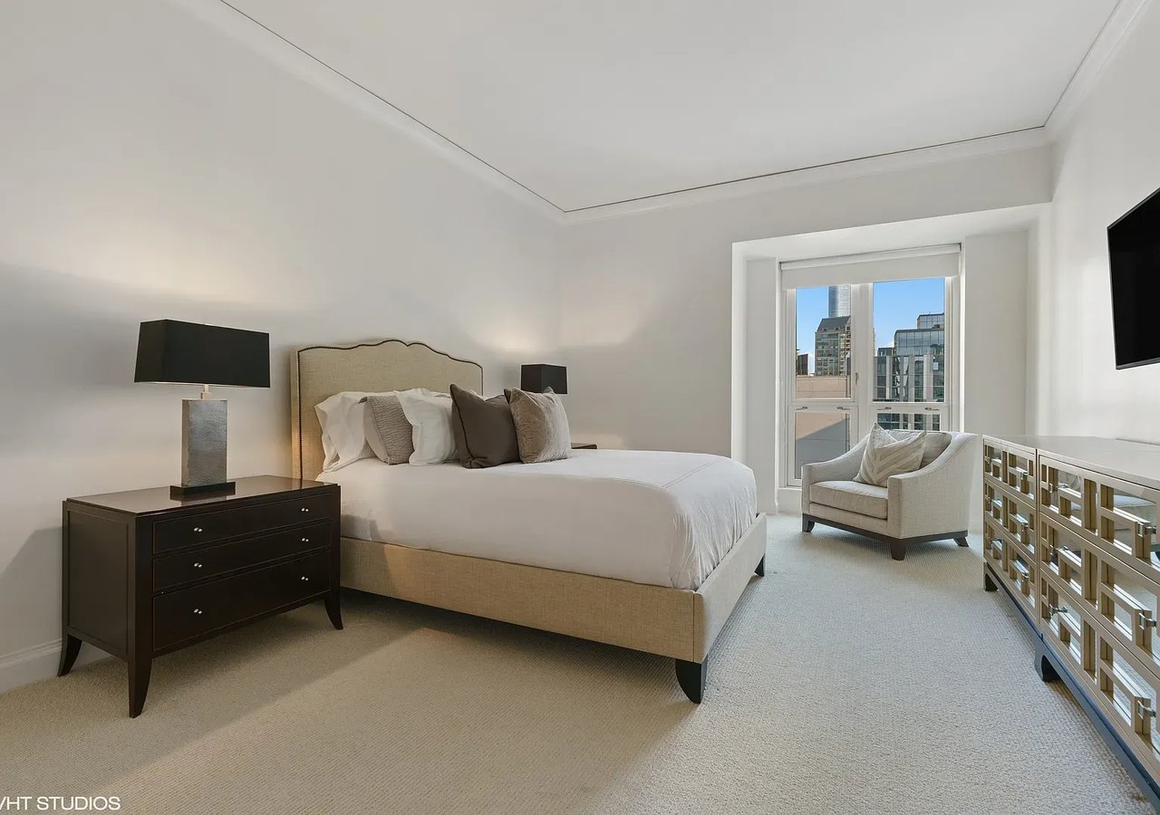 11 E Walton St APT 3201