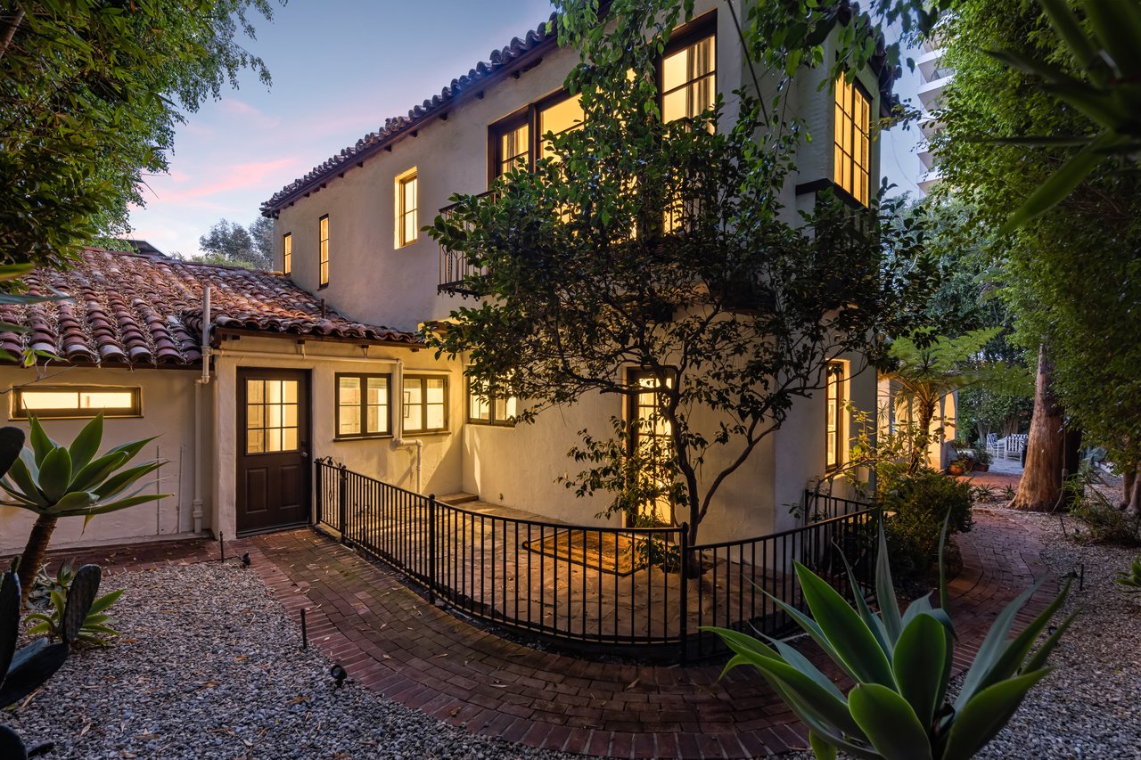 1135 Sunset Vale Ave, West Hollywood