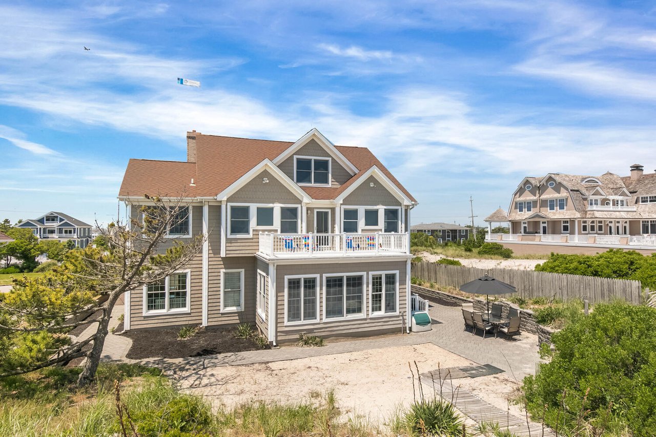 #1595 Summer Rental on the Oceanfront with Pool