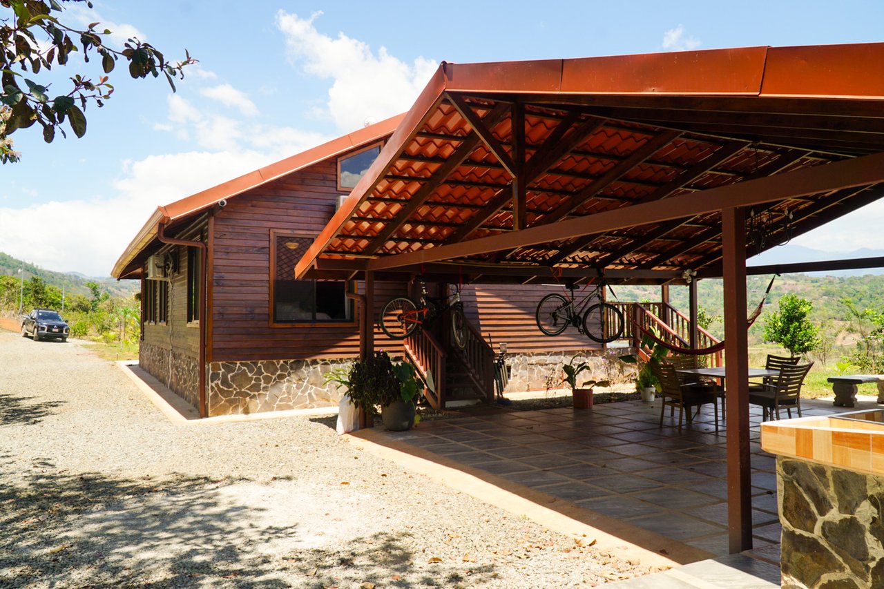 Serene Splendor - Discover Your Dream Home in Pacuar Perez Zeledon