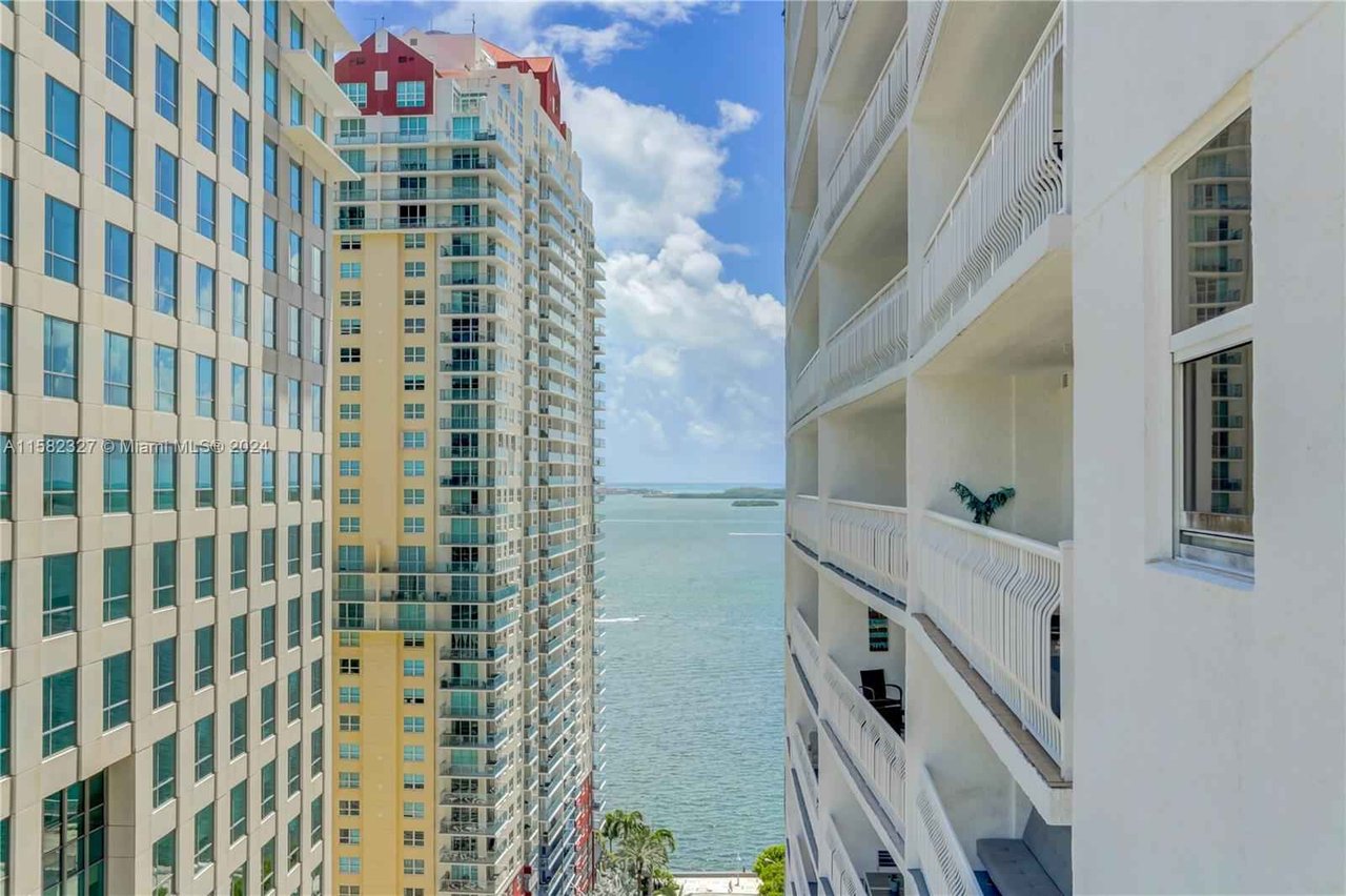1200 Brickell Bay Dr Unit 2424