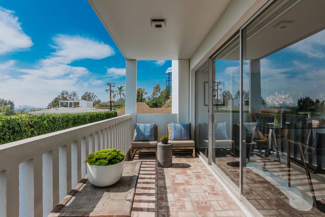 Stunning Corner Unit @Doheny West Towers