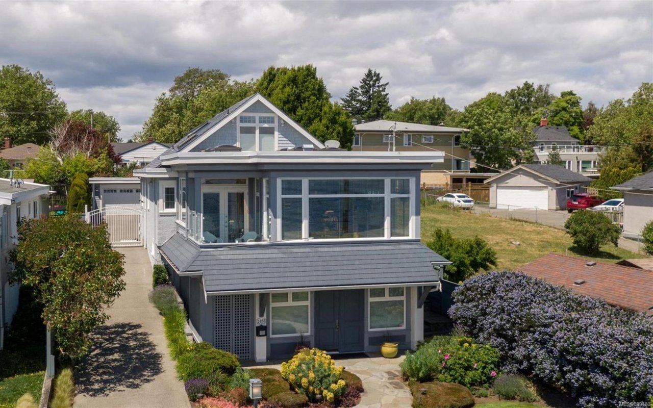 2422 Esplanade Rd