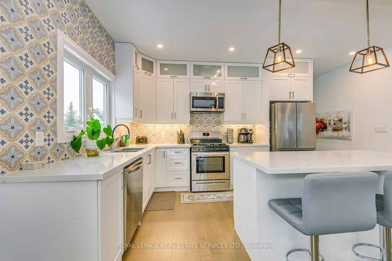 2 Couchiching Cres