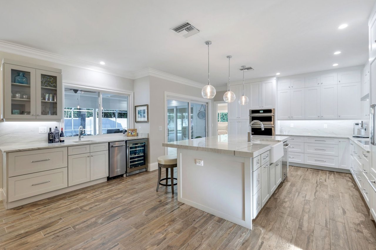 655 Park Shore DR