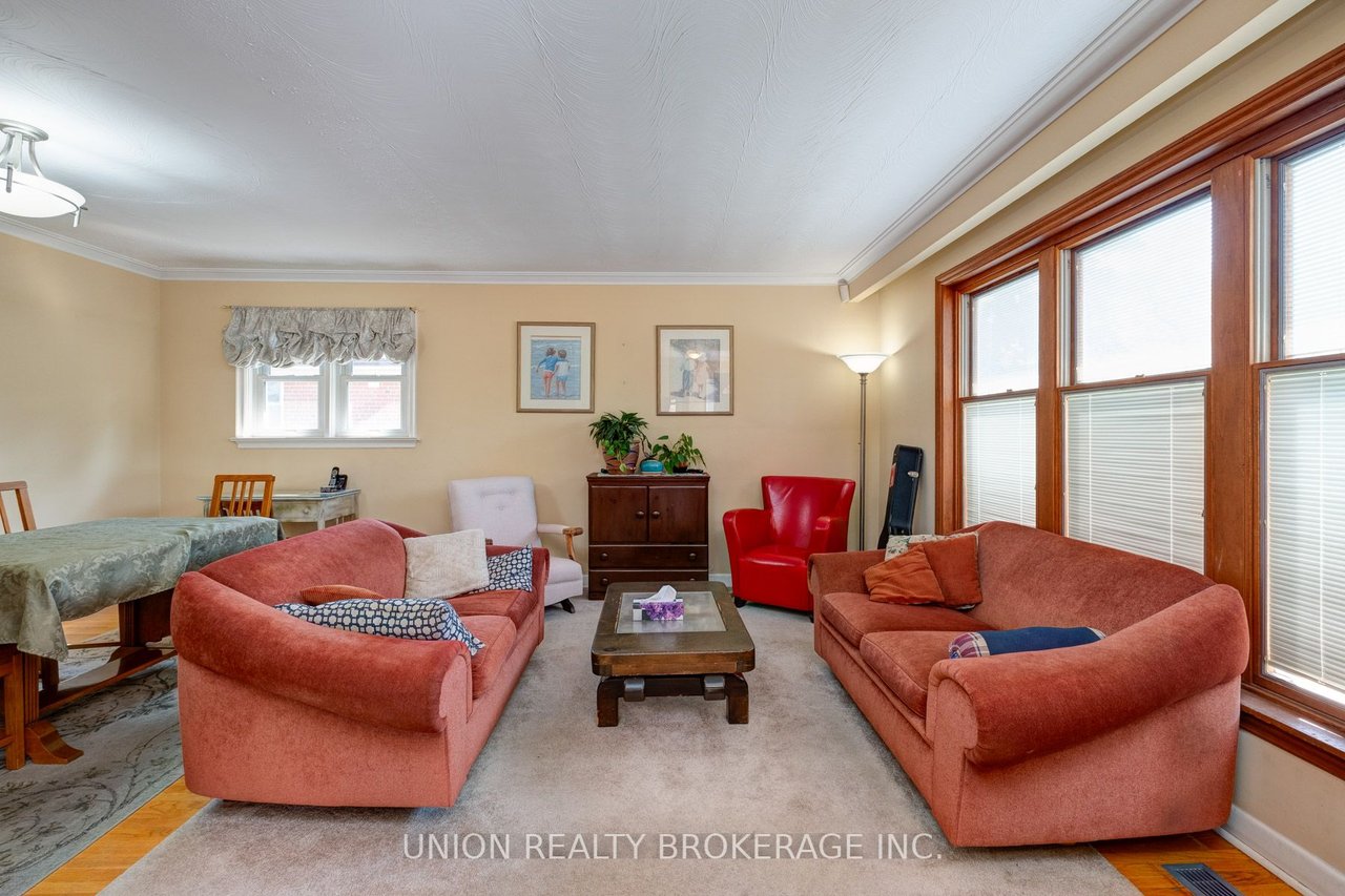 71 Farmbrook Rd