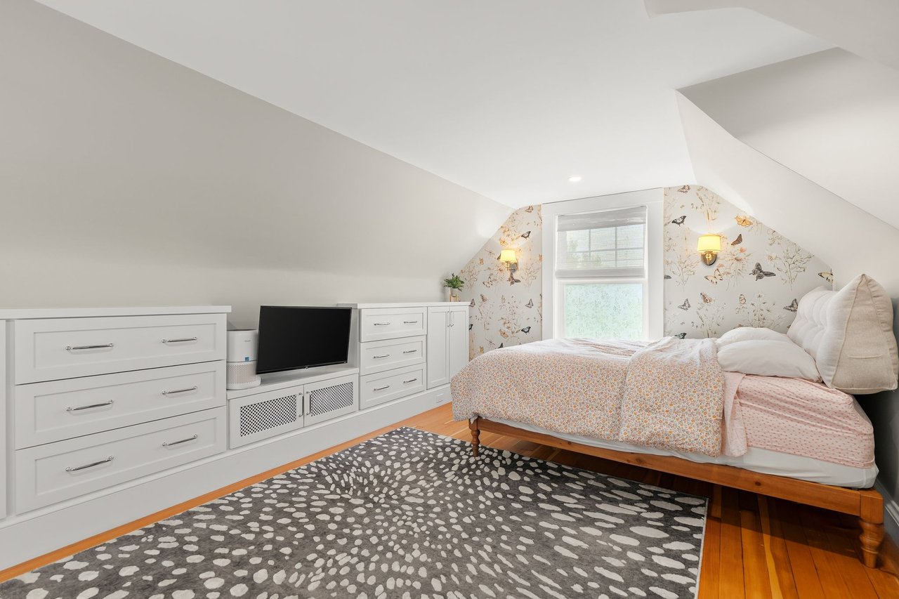 3 Essex Rd