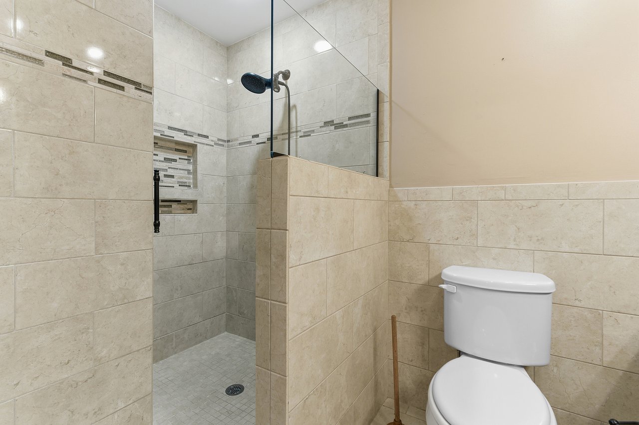 Well-Maintained 4BR in Prime South Huntsville Location