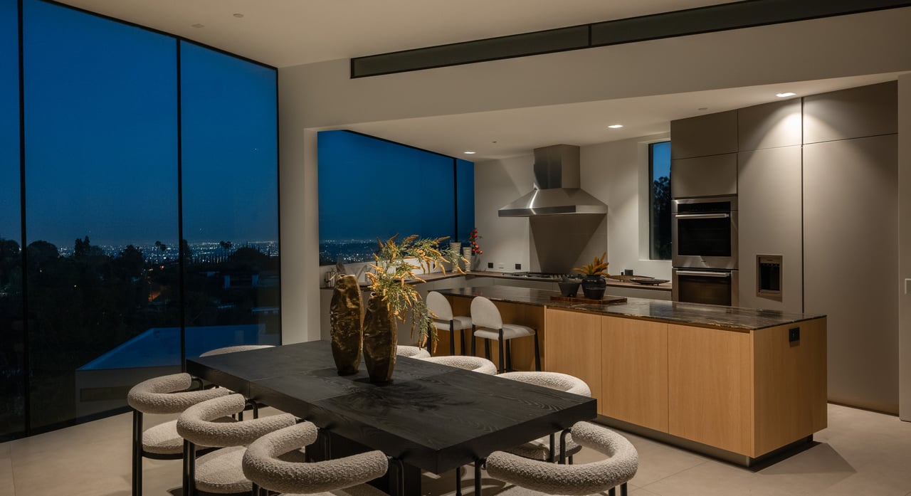 9277 Thrush Way, Sunset Strip