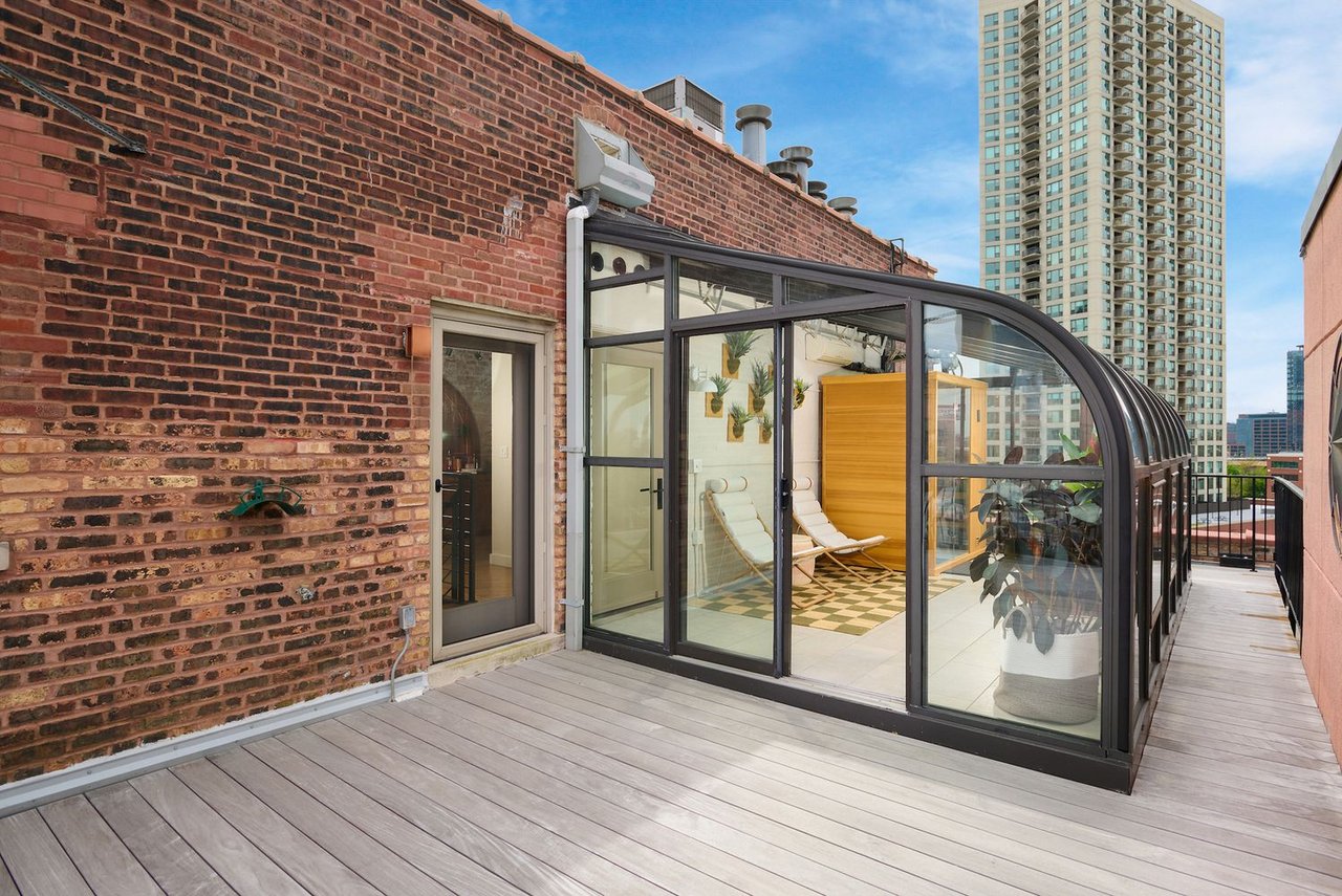 550 N Kingsbury St Unit: 603