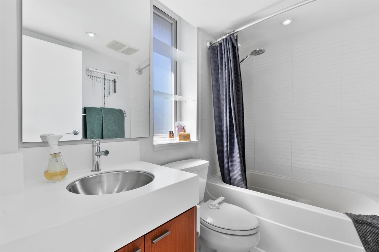 509-328 E 11th Ave