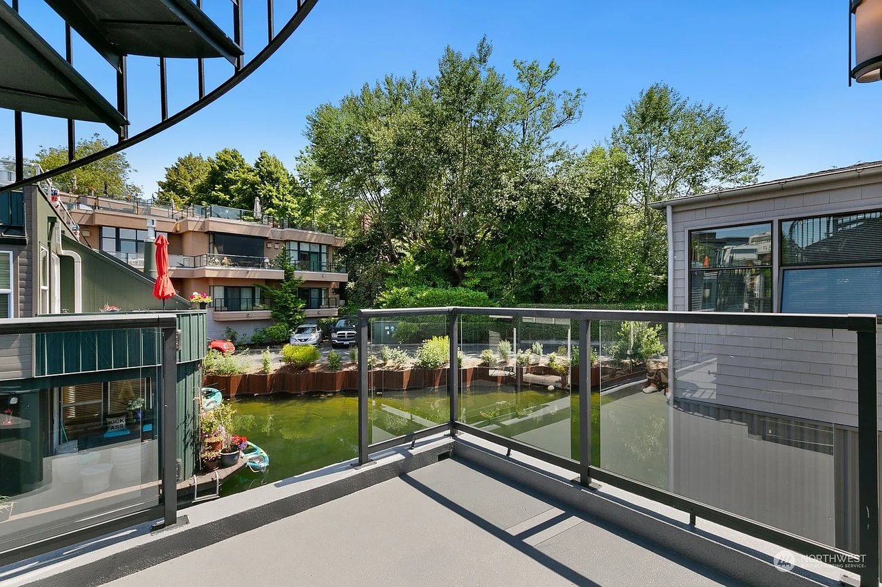 2600 Fairview Ave E #17