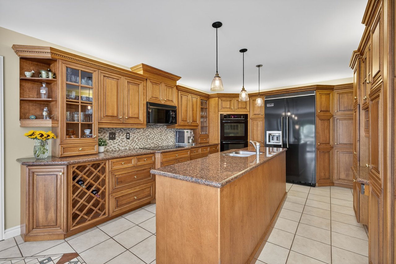 6 Falling Leaf Crt, Aurora