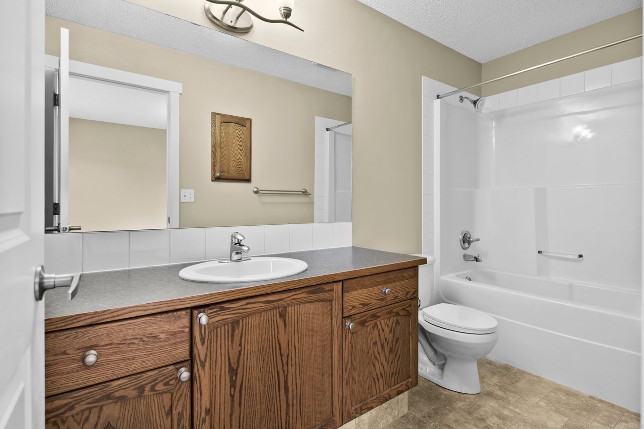 156 Rockyspring Grove NW