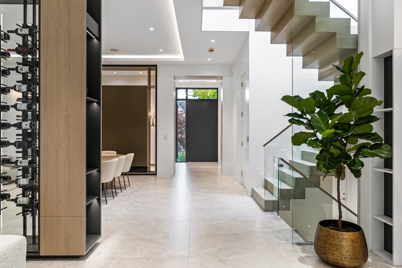 Pinnacle Of Modern Luxury Living