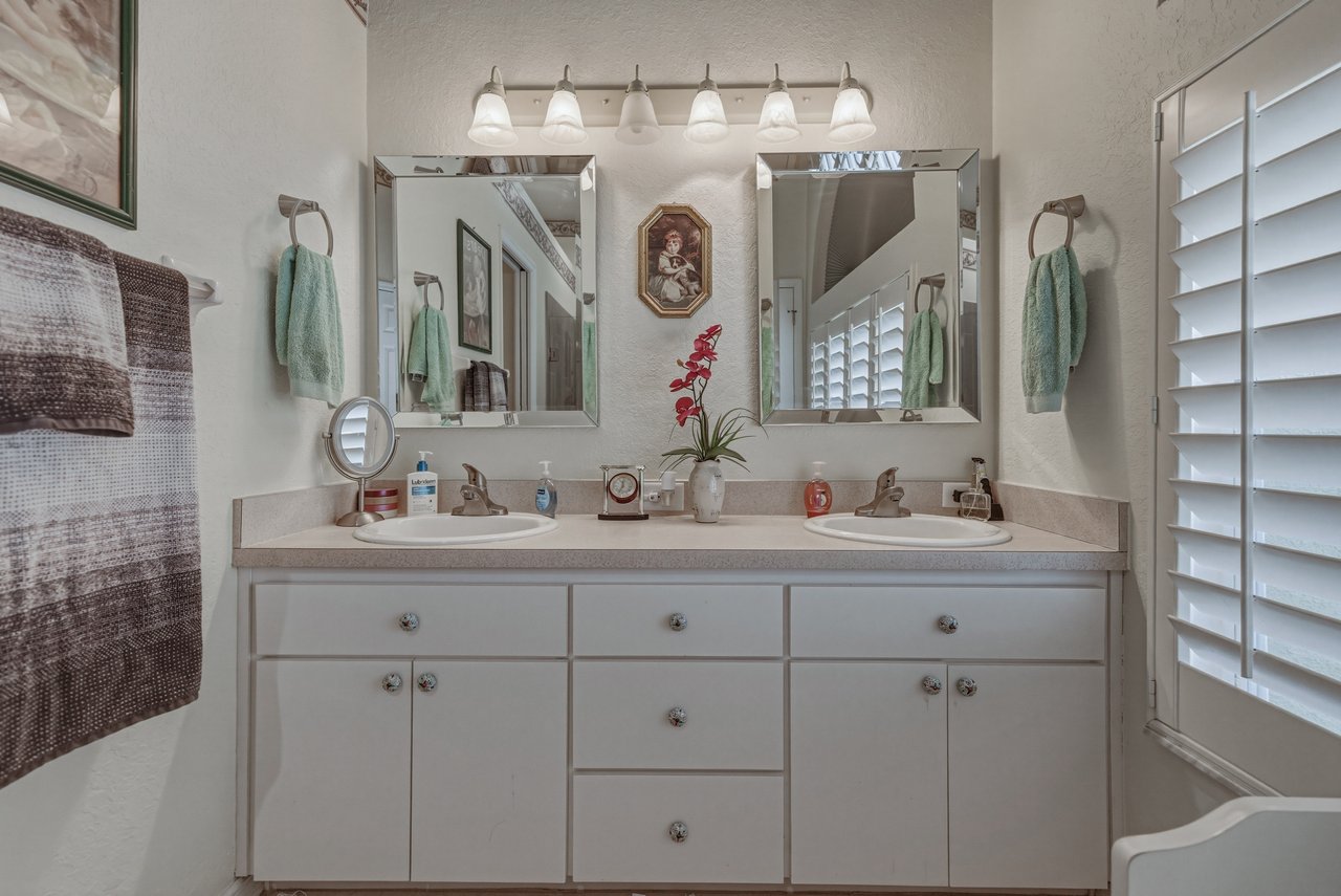 12215 WOODLANDS CIR