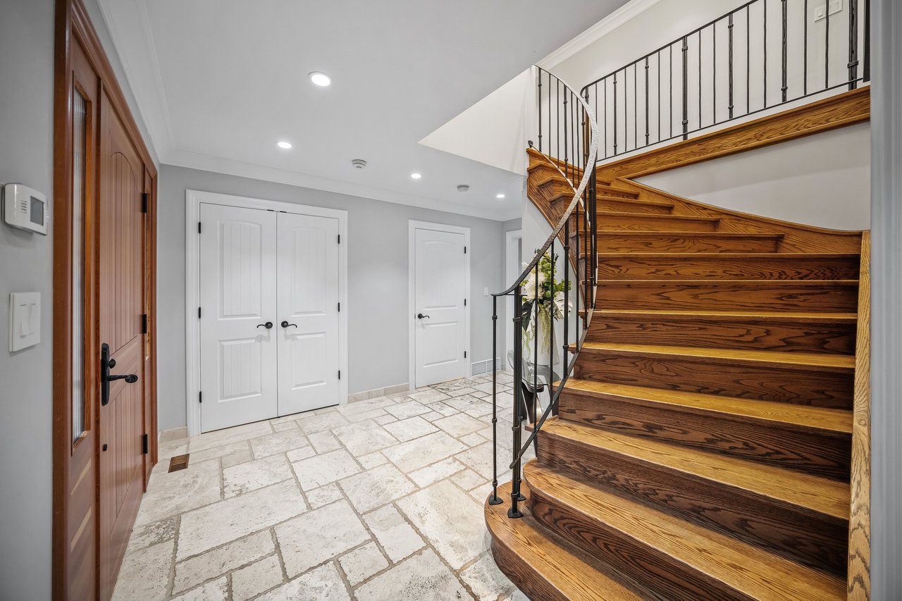 Private Mountain Retreat on Nearly Half an Acre