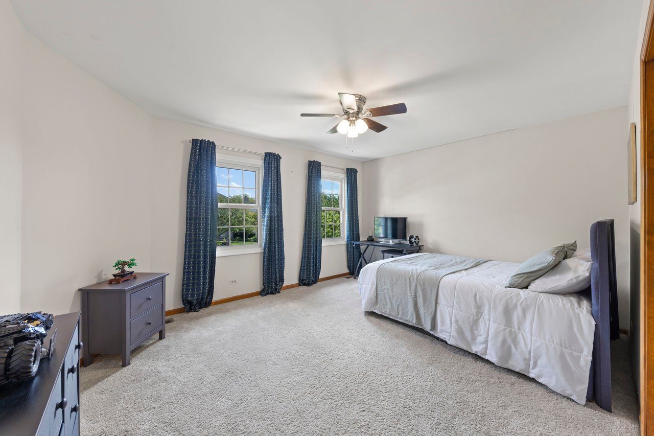 2689 Fox River Ln