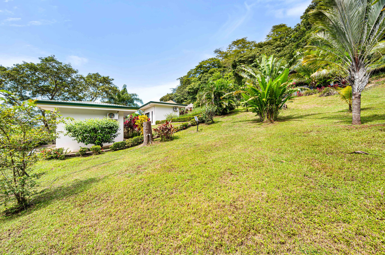 Mimi Lodge | Luxurious Mountain Retreat on 1.5 Acres Just 20 Minutes from Tamarindo