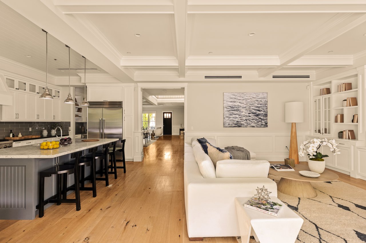 15123 Camarillo St, Sherman Oaks