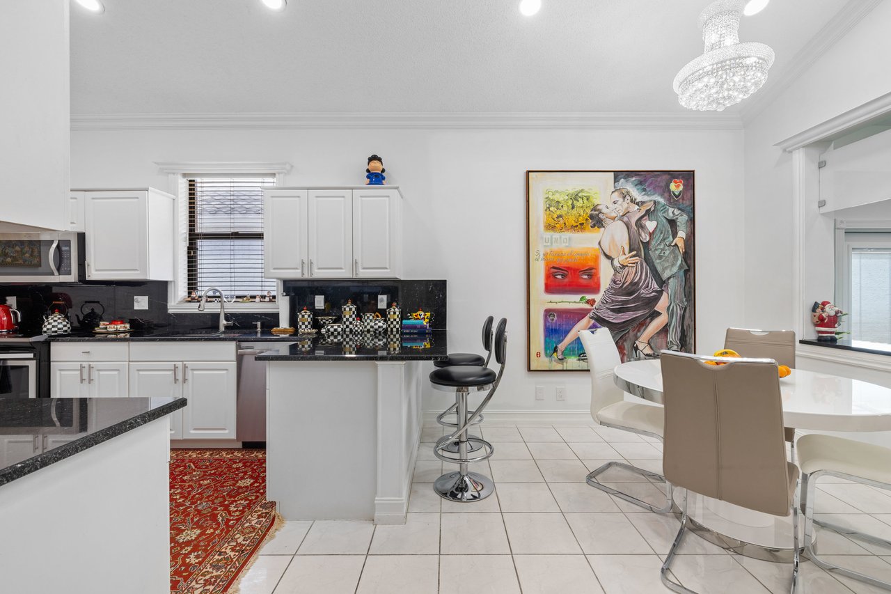 10056 Lexington Cir N