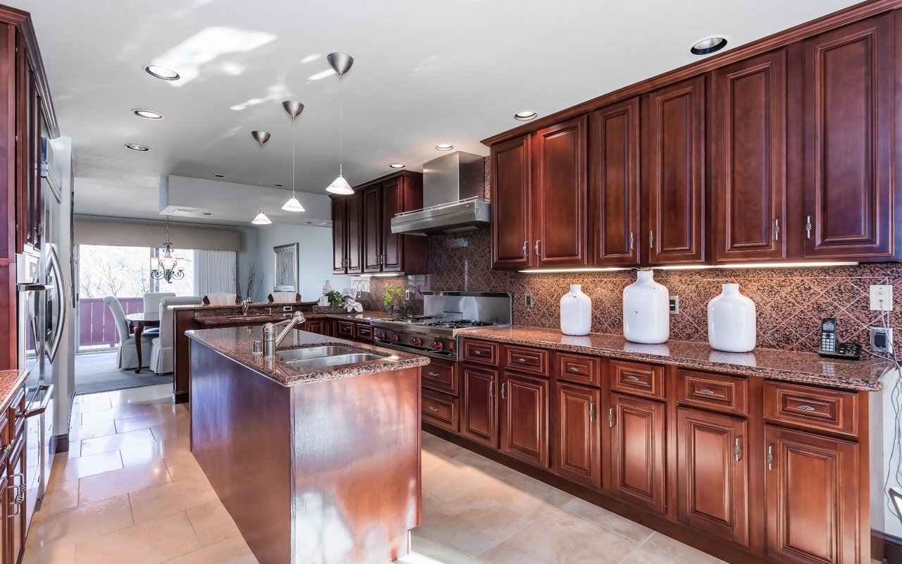 83 Leeds Ct, E