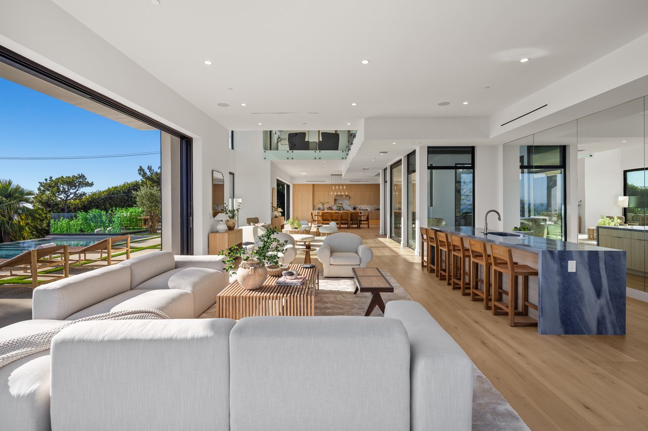 4732 Avenida Del Mar