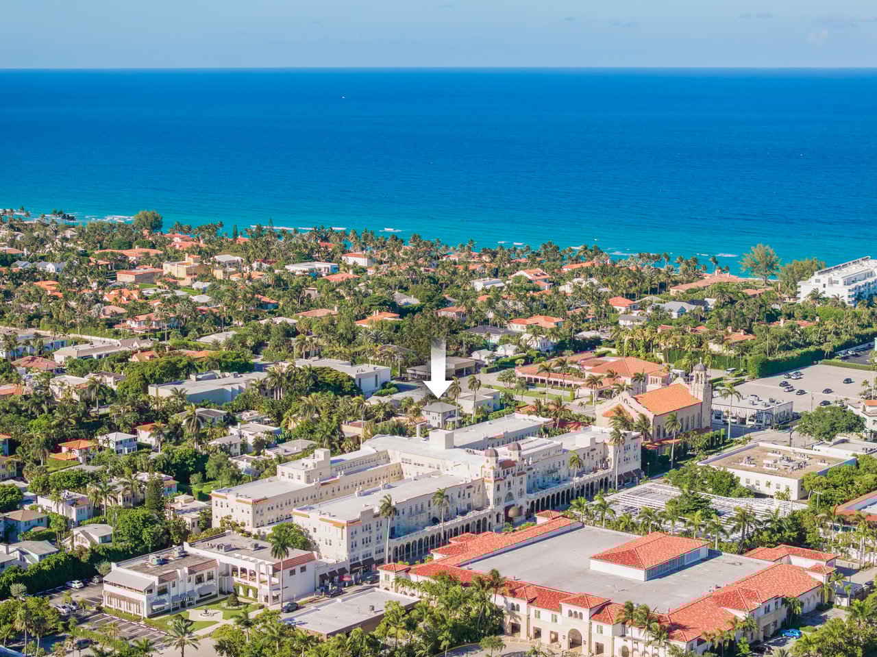 Charming Like New Residence In Town