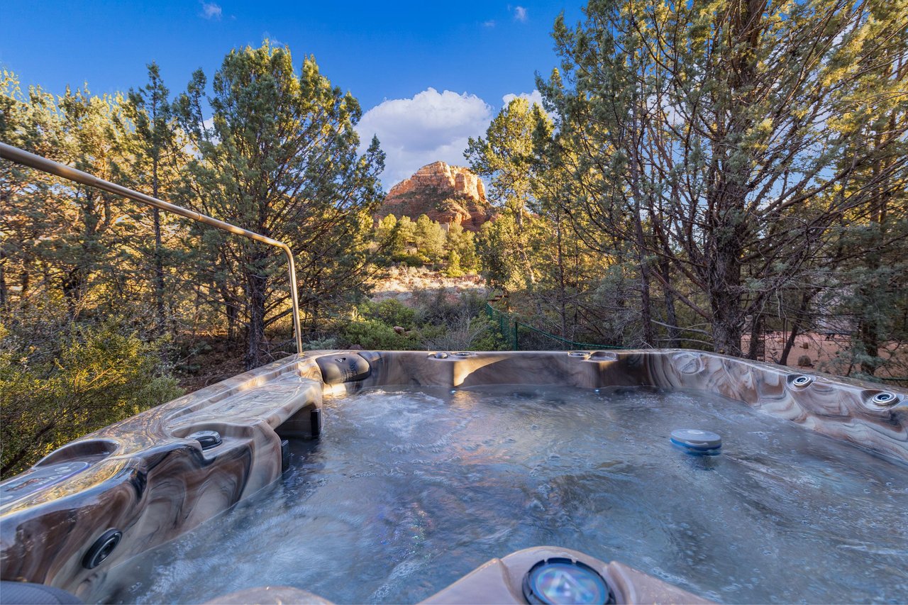 Mammoth Rock Lodge-New Family Home Remodeled, 2 Hot Tubs & Game Room