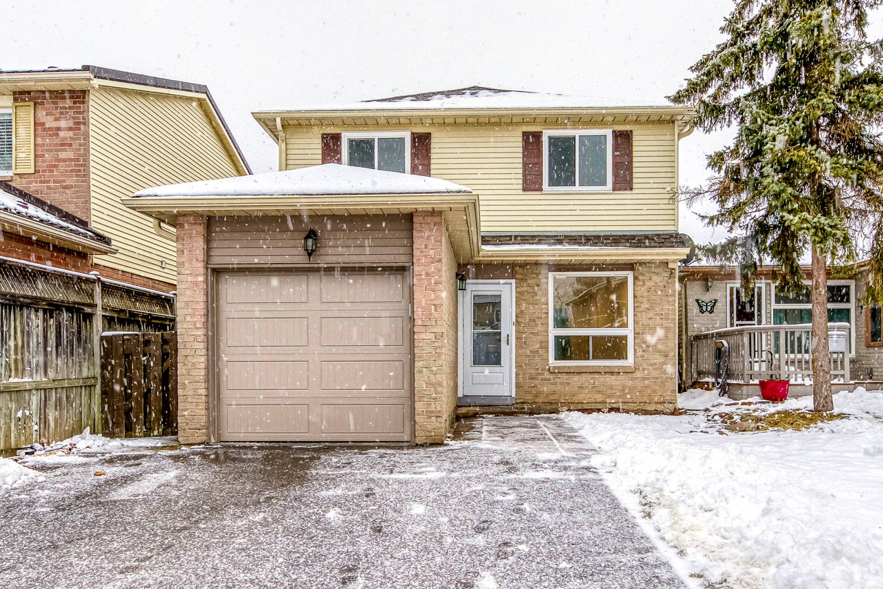3042 Patrick Cres