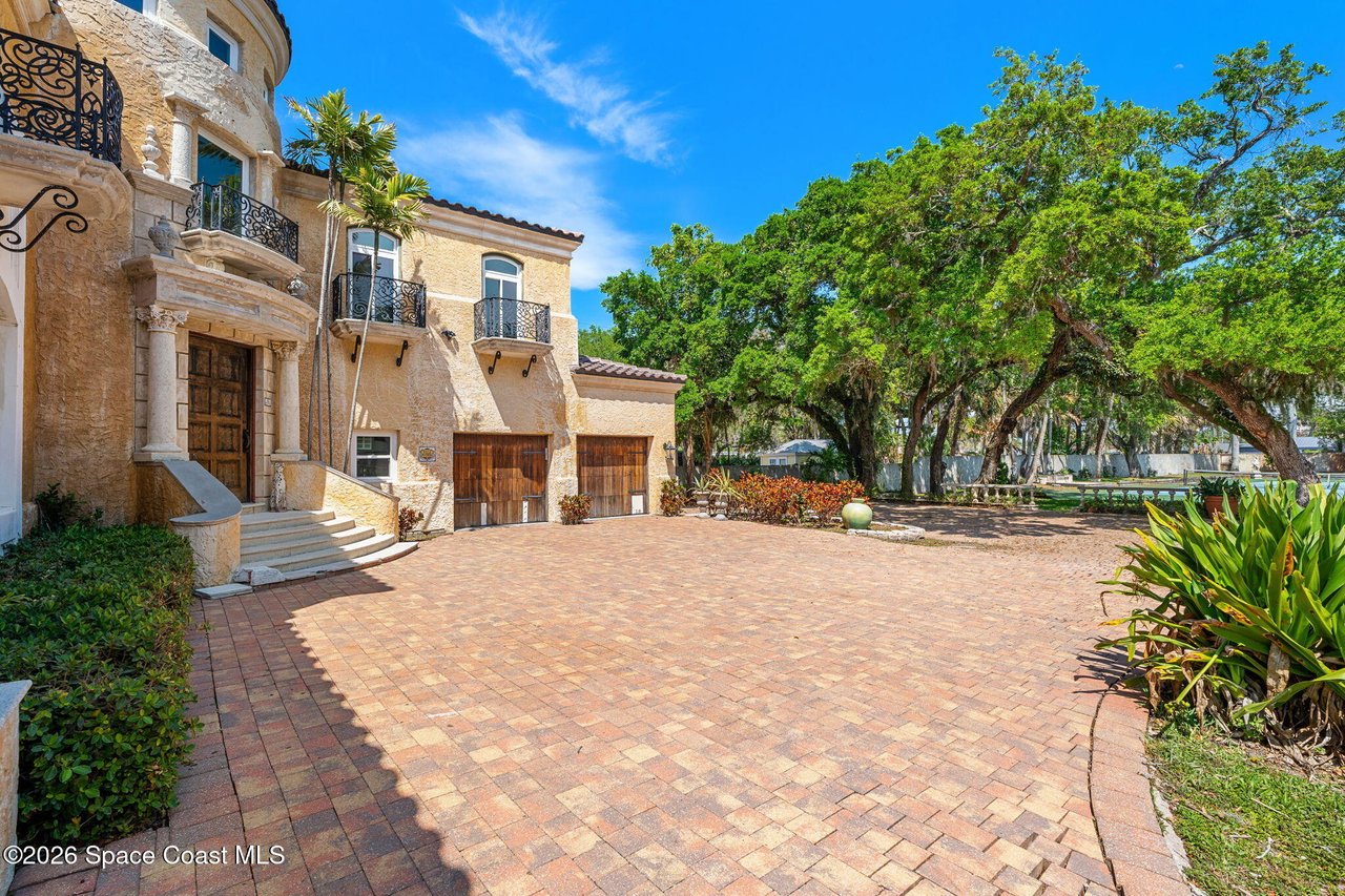 1000 N Riverside Dr
