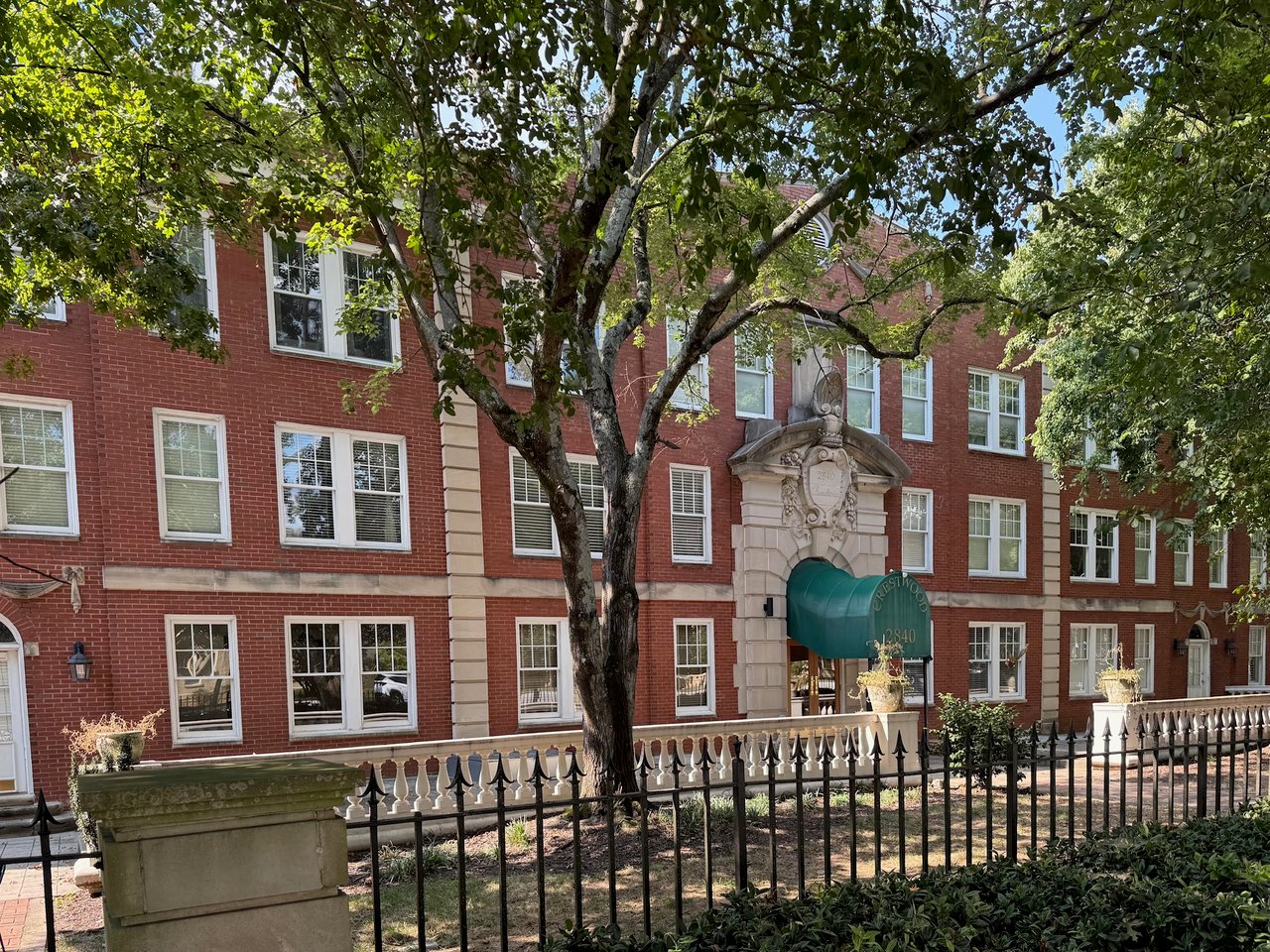 Crestwood Condominiums