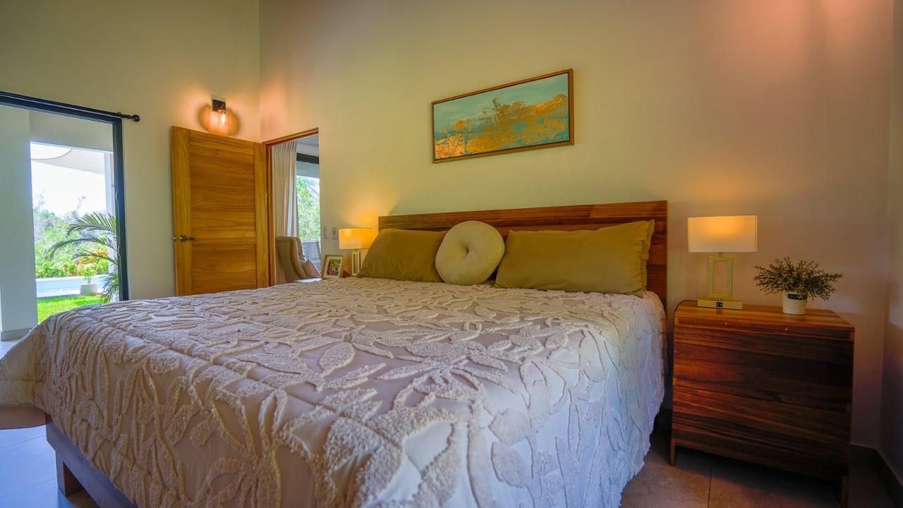 Stunning 2-Bedroom, 2-Bathroom Home with Pool on a Spacious Lot in Ojochal – Calle Papagayo