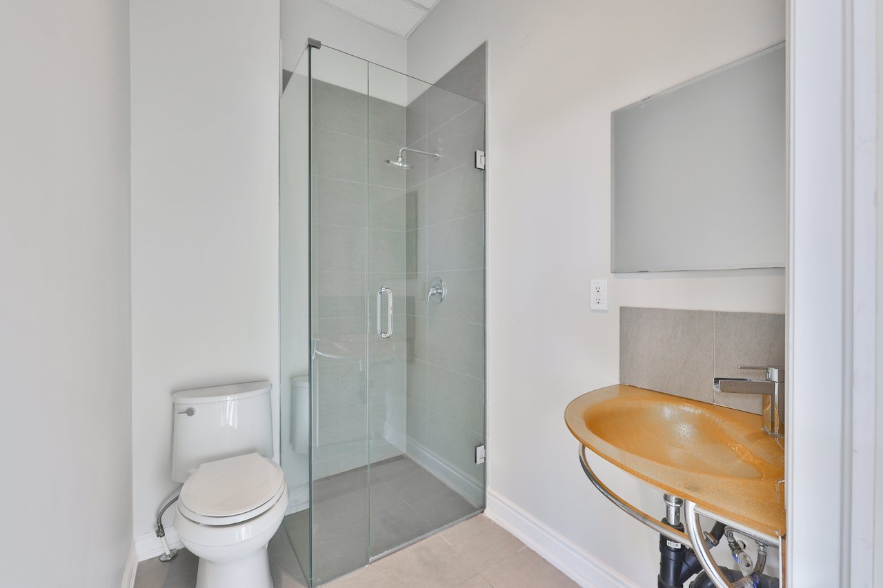 8-120 Bronte Road, Oakville 