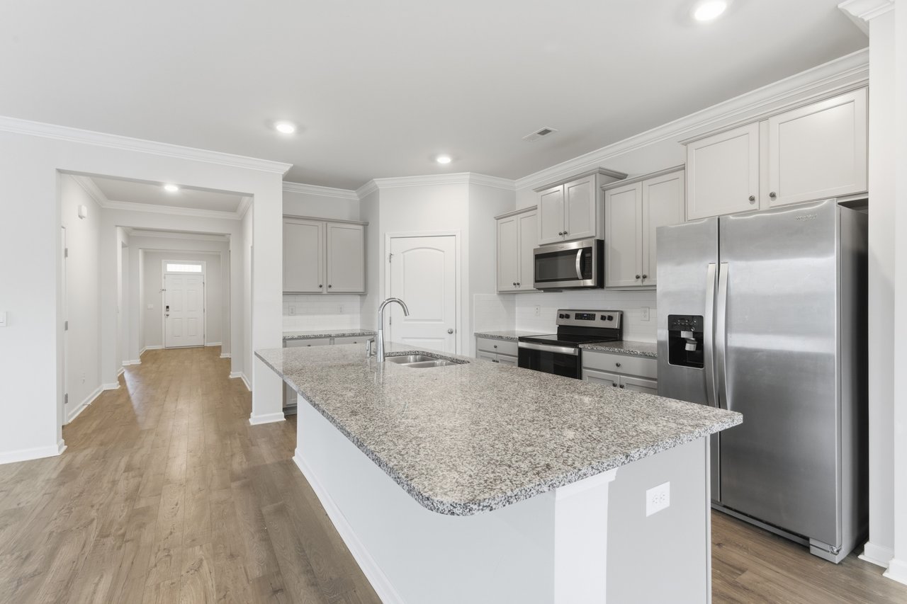 Beautiful Huntsville Home with Screened In Patio & Community Pool! 