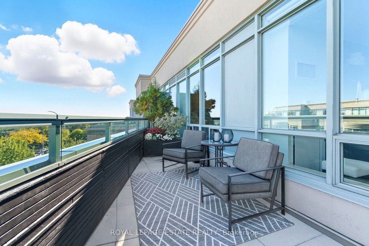 PENTHOUSE MADE FOR WATERFRONT LIVING