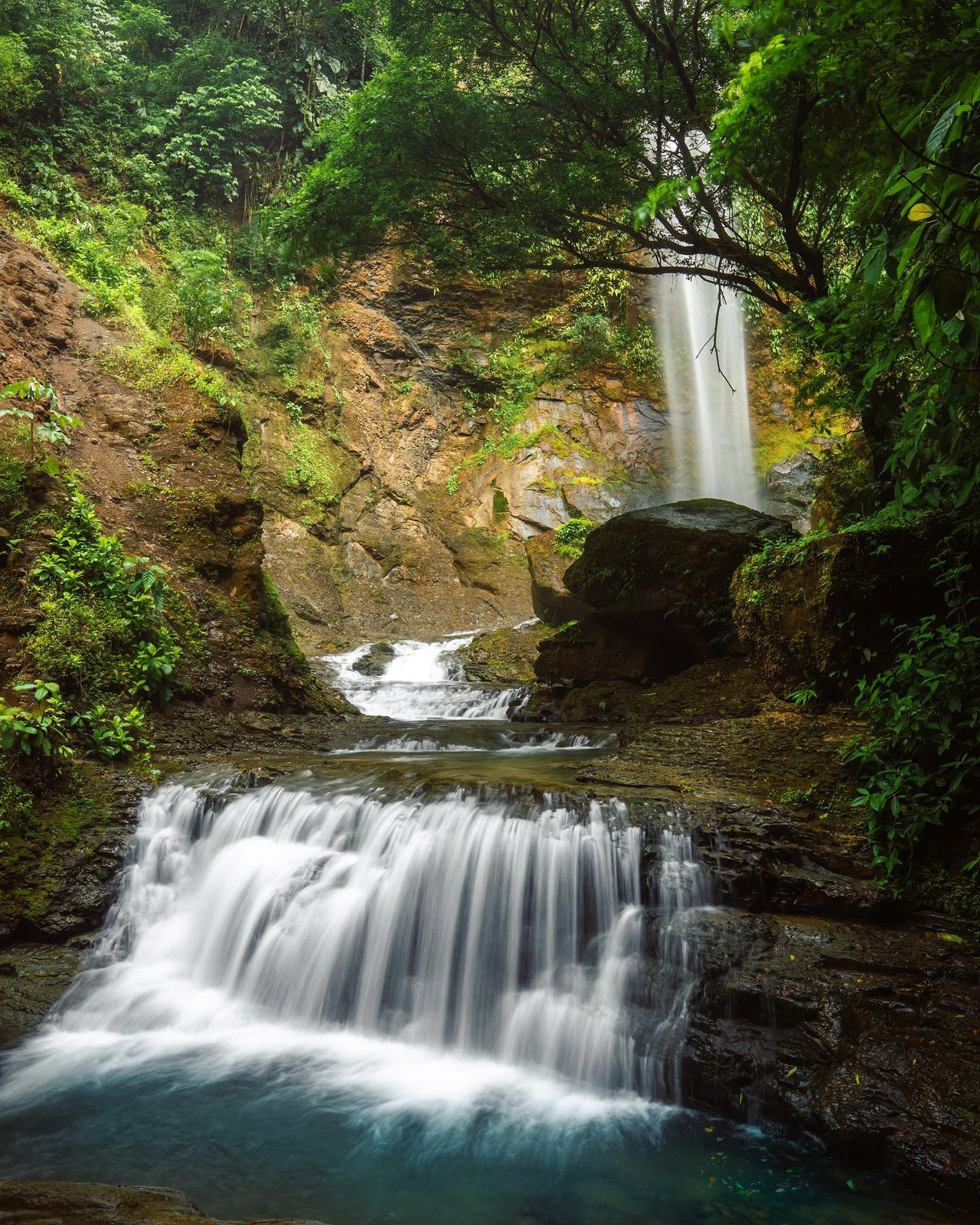 CASCADA ELYSIANA – ECO-RETREAT WITH HUGE WATERFALL