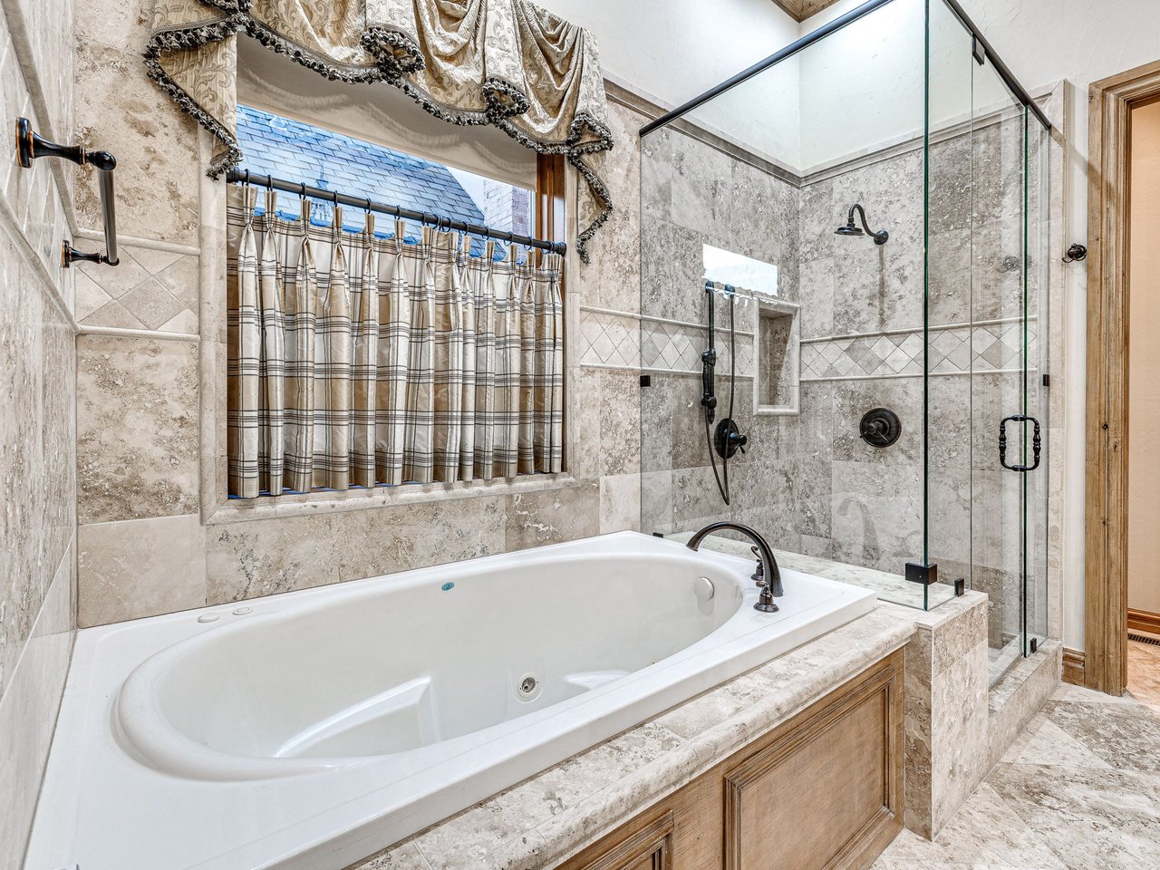 The Listing of the Week: 15613 Via Sierra – Esperanza Addition - Wyatt Poindexter - The Agency Oklahoma