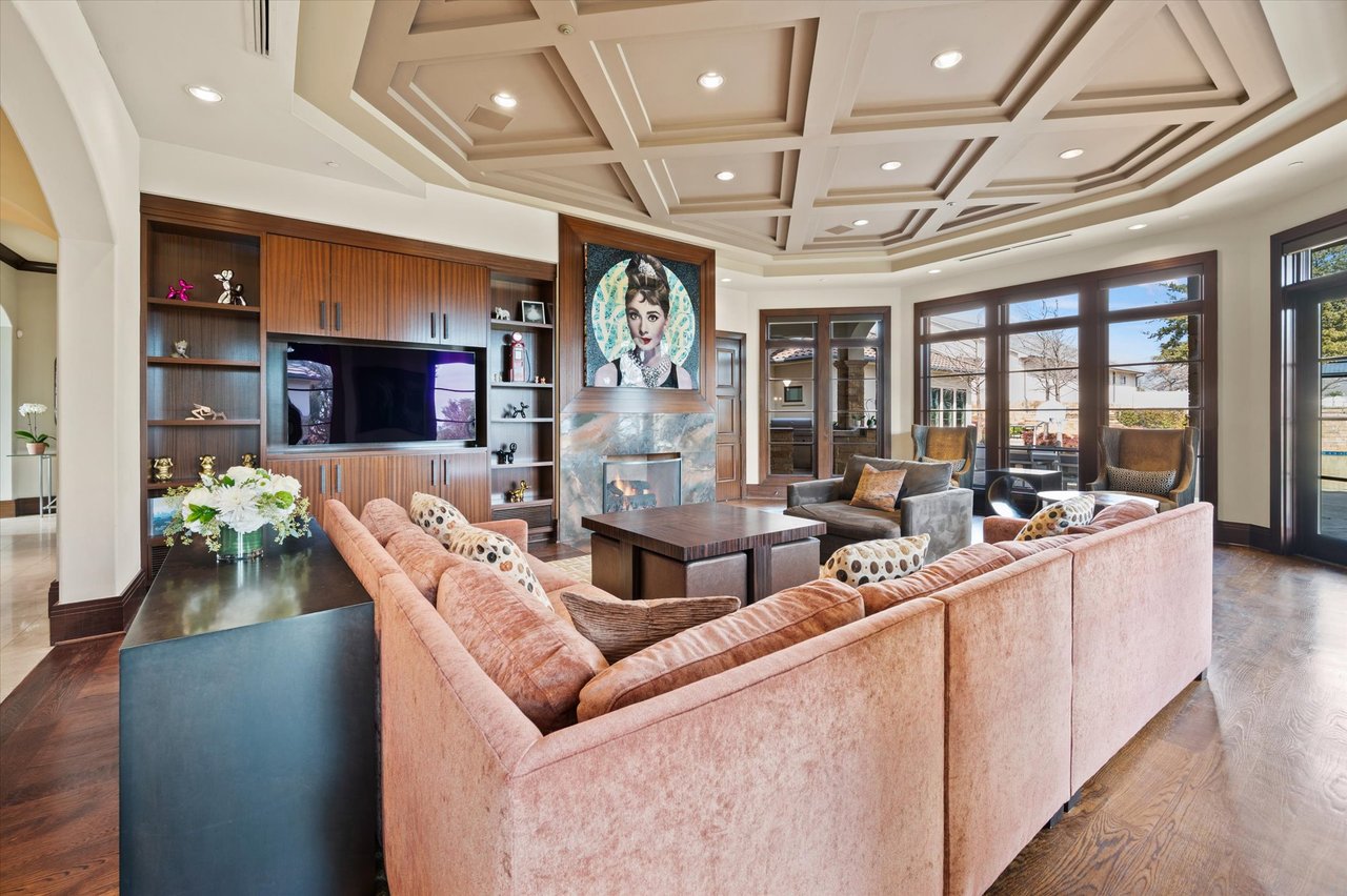 Luxurious W Dove Road