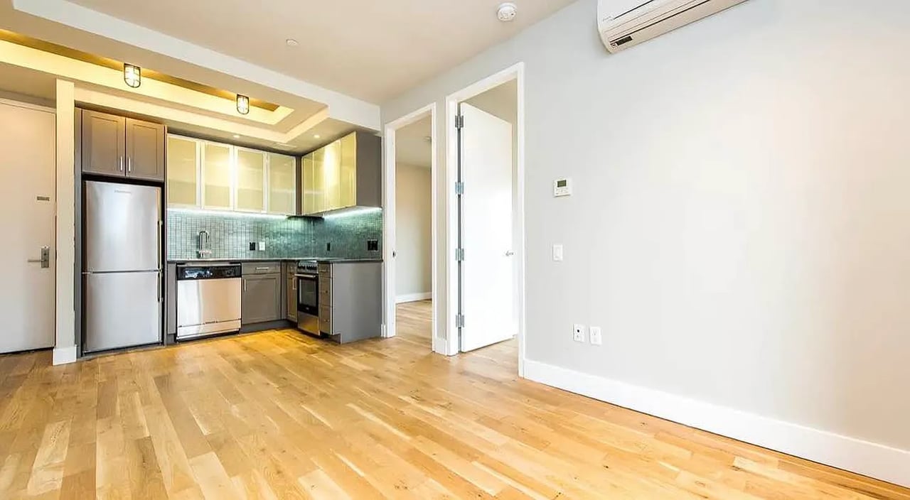 185 Leonard St 3E