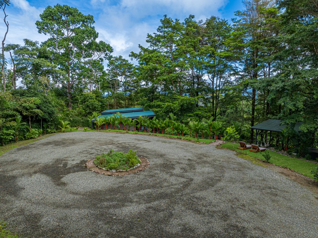 La Sombra Villas, Where Nature Meets Comfort in Tinamates!