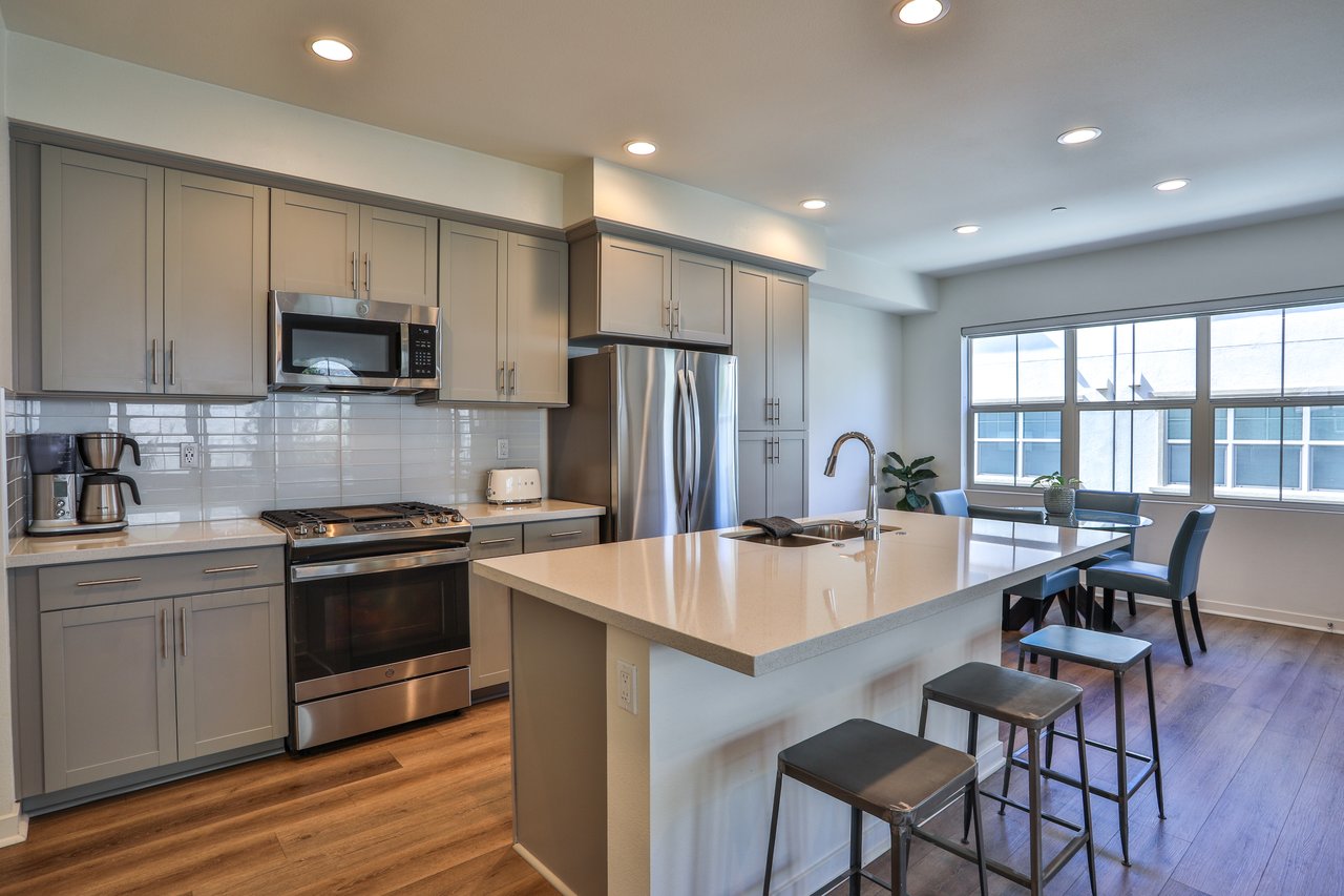 608 White Oaks, Lake Forest