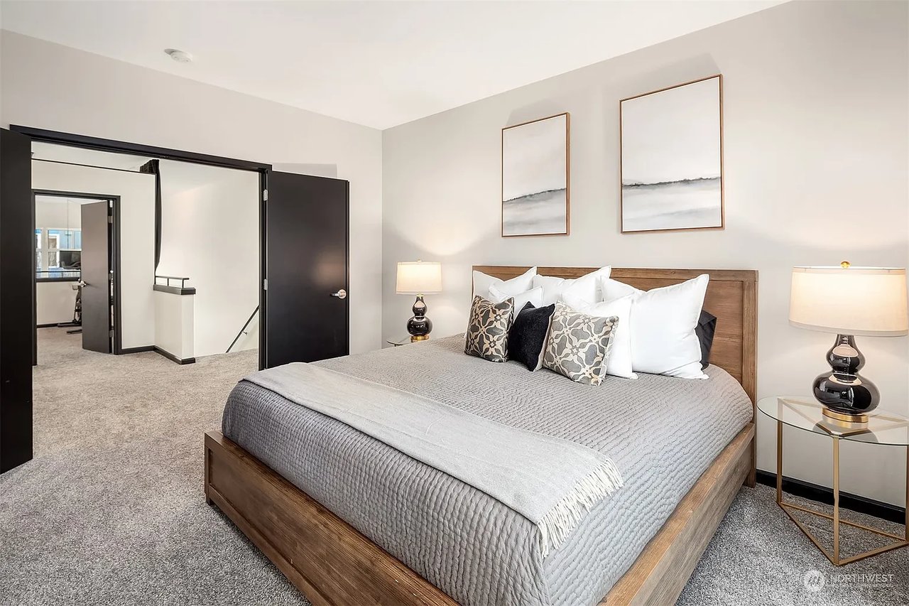 17 W Mercer St #4