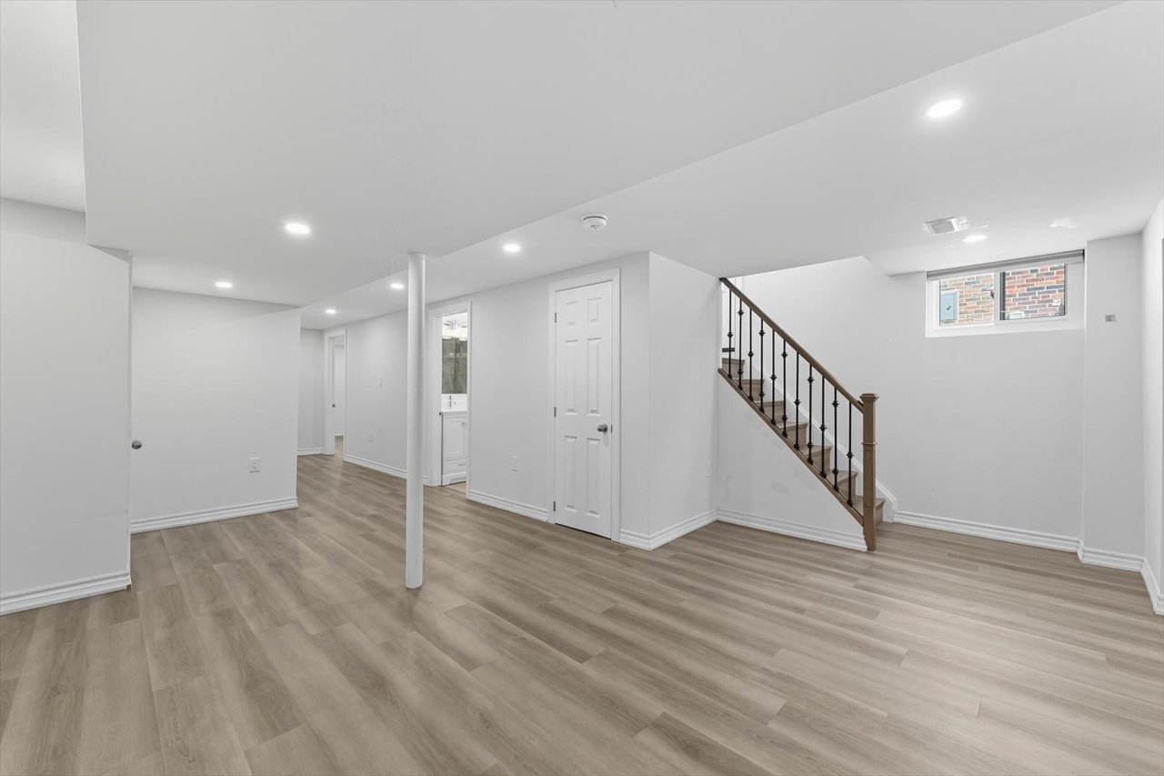 1624 Coram Cres