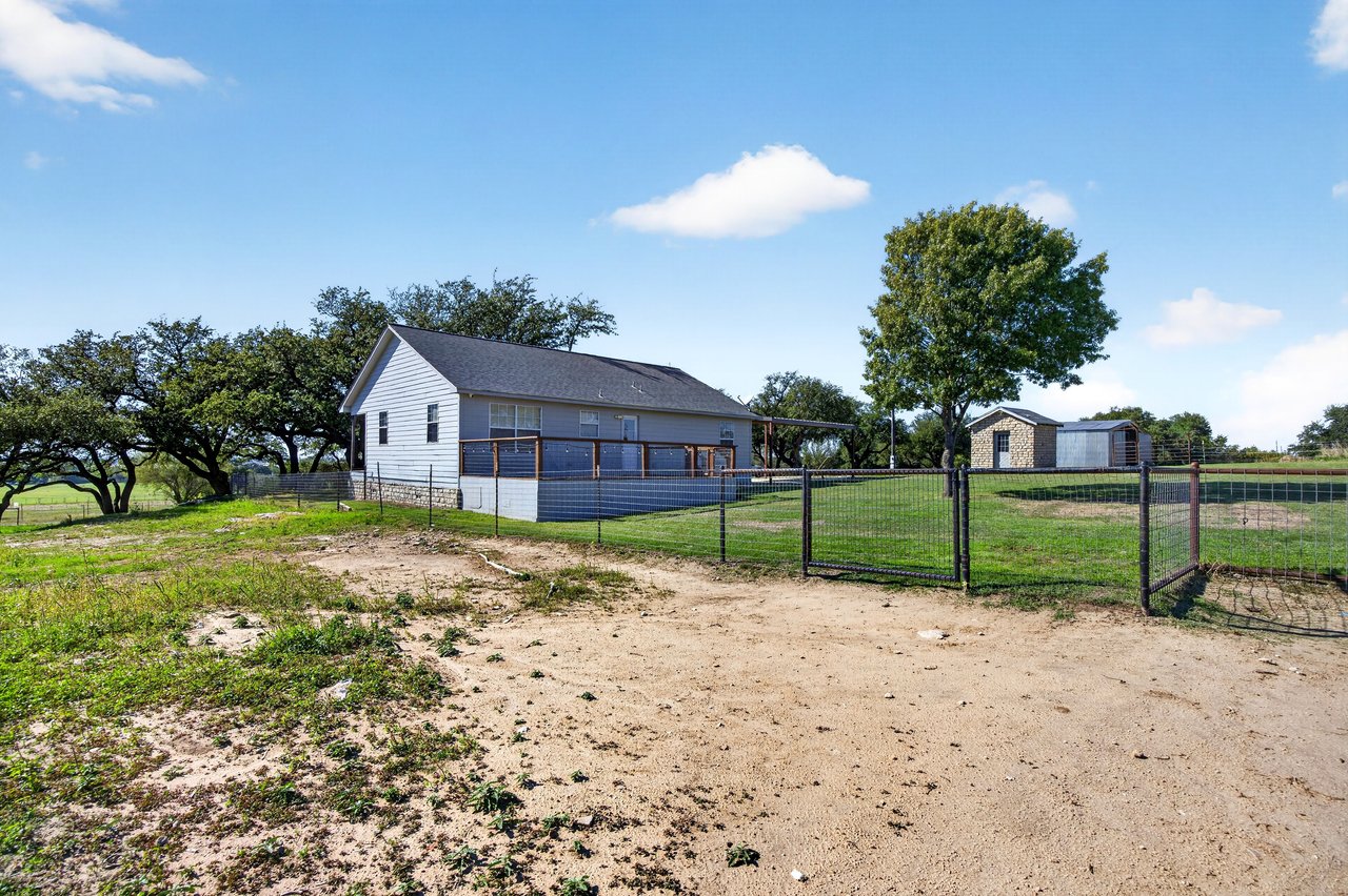 277 Private Road 1611