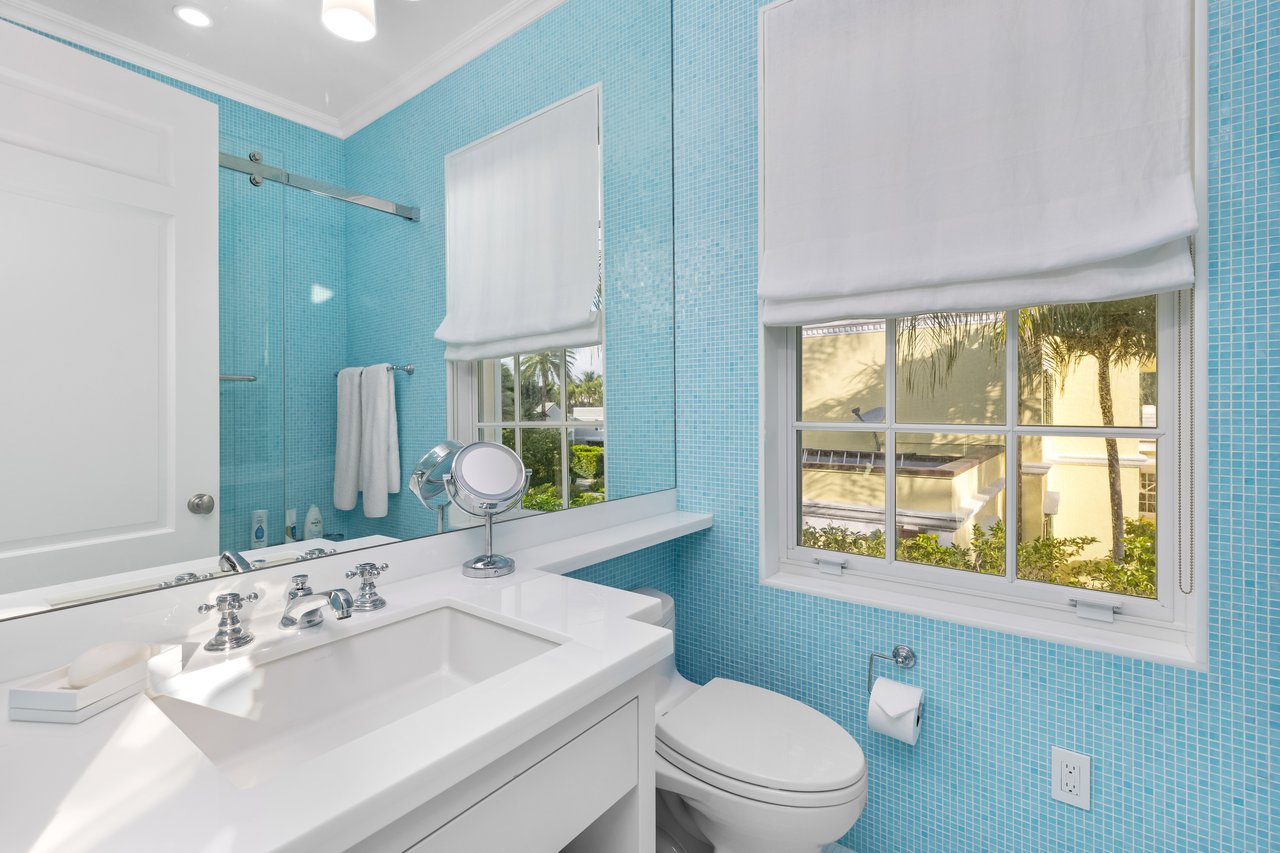 Georgian Waterfront Mansion on Everglades Island