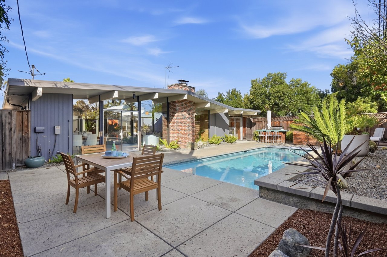 2440 Fairoak CT