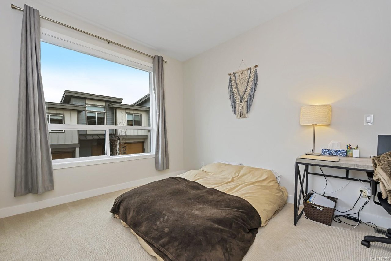 2214 Echo Valley Rise, Langford