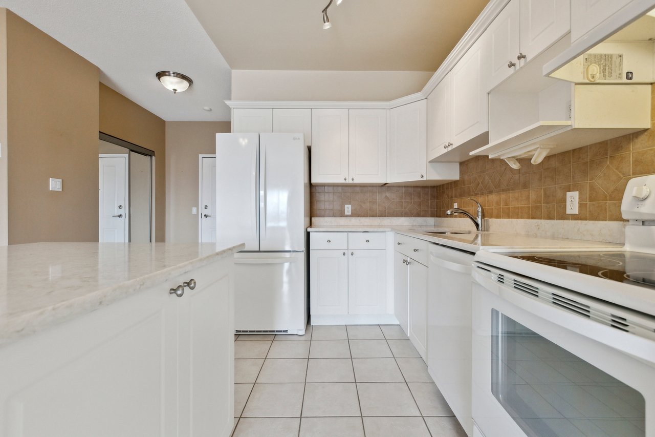 60 Wyndham Street S #909